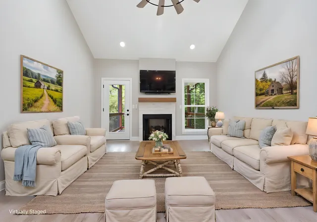 Listing Photo 5 - Condo for sale in building located at 232 Sugartree Ln, Versailles, KY 40383
