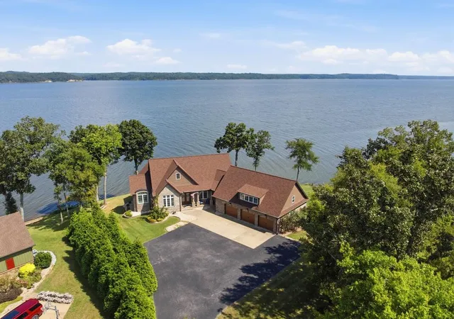 Photo 1 of Single family home for sale at 749 Dock Dr, Murray, KY 42071 | MLS# 26023861 | Listing updated on 2026-09-02