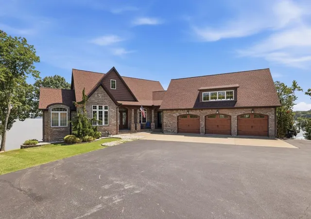 Photo 2 of Single family home for sale at 749 Dock Dr, Murray, KY 42071 | MLS# 26023861 | Listing updated on 2026-09-02