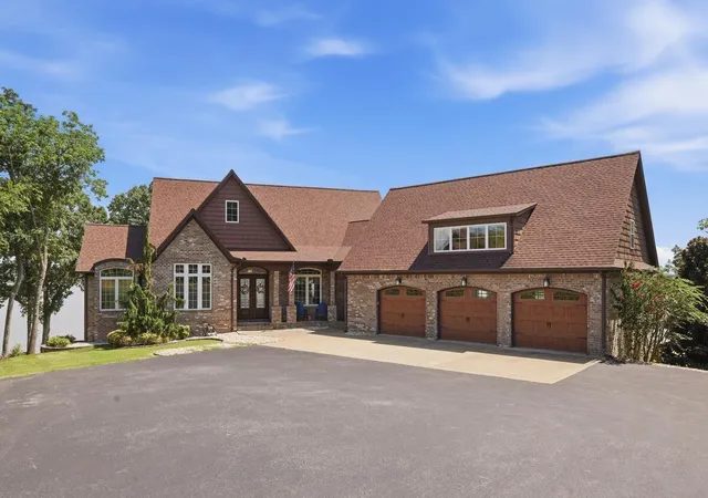 Photo 3 of Single family home for sale at 749 Dock Dr, Murray, KY 42071 | MLS# 26023861 | Listing updated on 2026-09-02