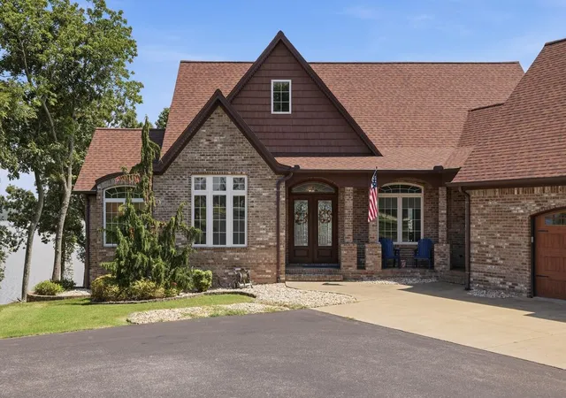 Photo 3 of Single family home for sale at 749 Dock Dr, Murray, KY 42071 | MLS# 26023861 | Listing updated on 2026-09-02
