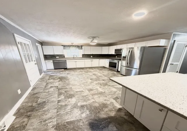 Photo 3 of Single family home for sale at 403 Fairlane Dr, Mayfield, KY 42066 | MLS# 26023882 | Listing updated on 2026-09-03