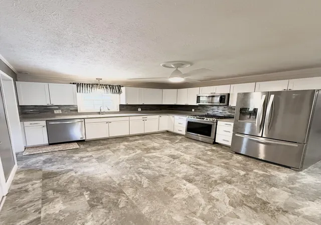 Photo 4 of Single family home for sale at 403 Fairlane Dr, Mayfield, KY 42066 | MLS# 26023882 | Listing updated on 2026-09-03