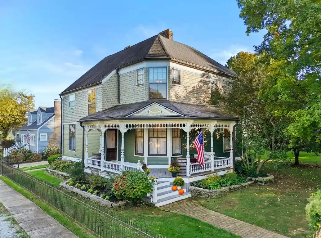 Single family home for sale at 304 S Winter St, Midway, KY 40347 | MLS# 26028276