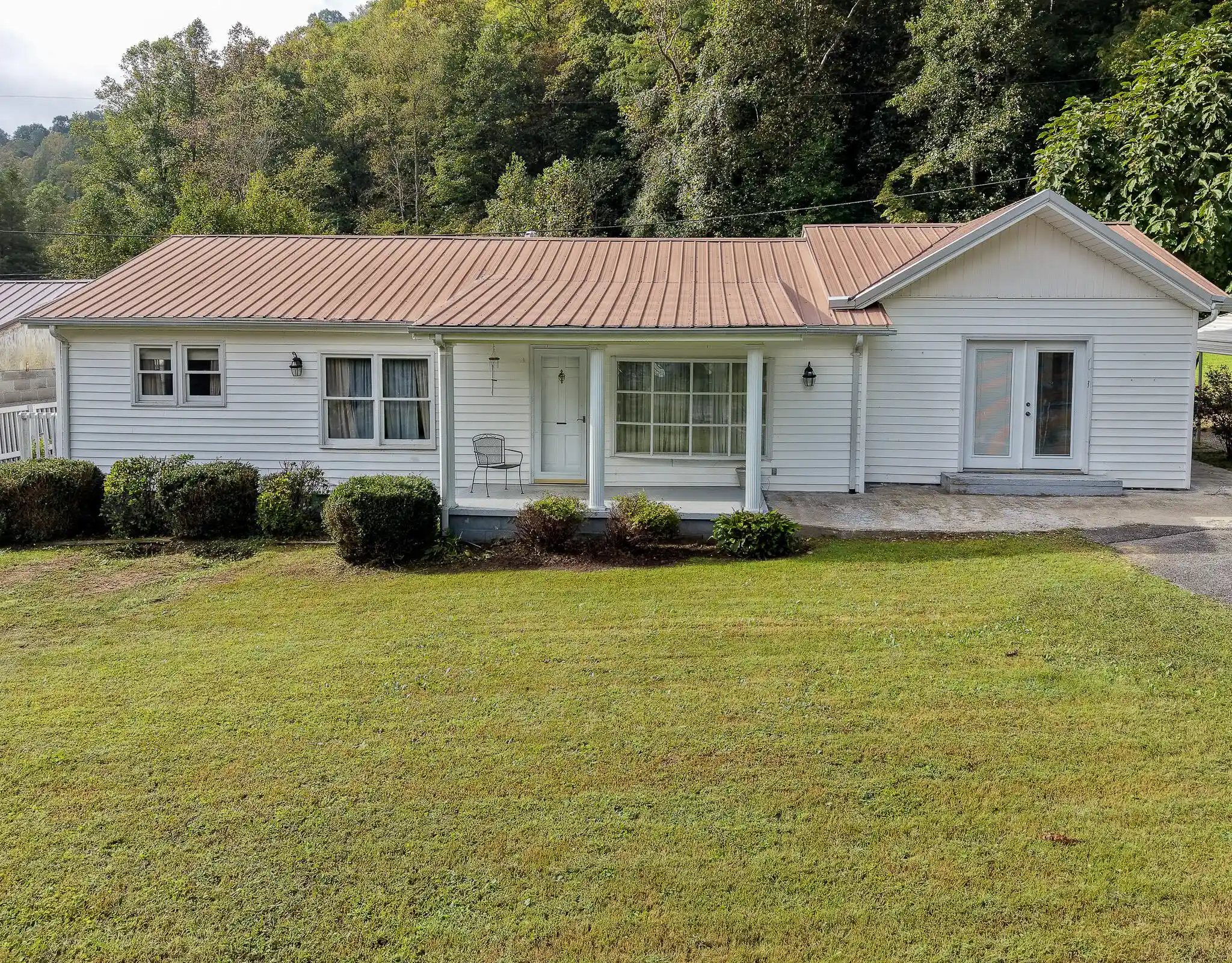 Photo 1 of Single family home for sale at 27 Gap Branch Rd, Millstone, KY 41838 | MLS# 26029427 | Listing updated on 2026-10-24