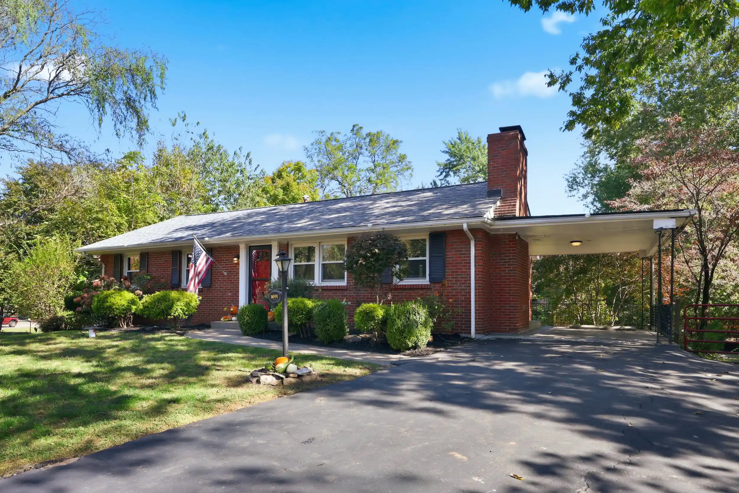 Single family home for sale at 1091 Claridge Ct, Lexington, KY 40504 | MLS# 26029202