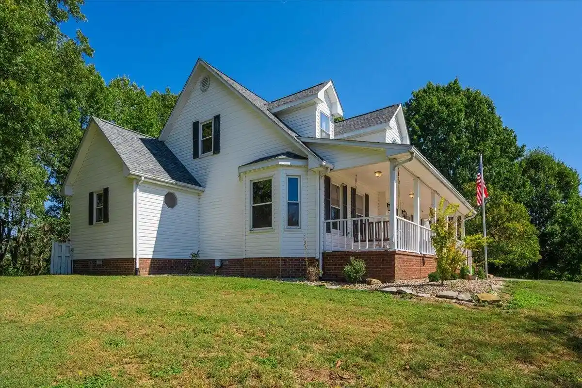 Photo 1 of Single family home for sale at 744 River Hl Dr, Richmond, KY 40475 | MLS# 26029046 | Listing updated on 2026-10-26