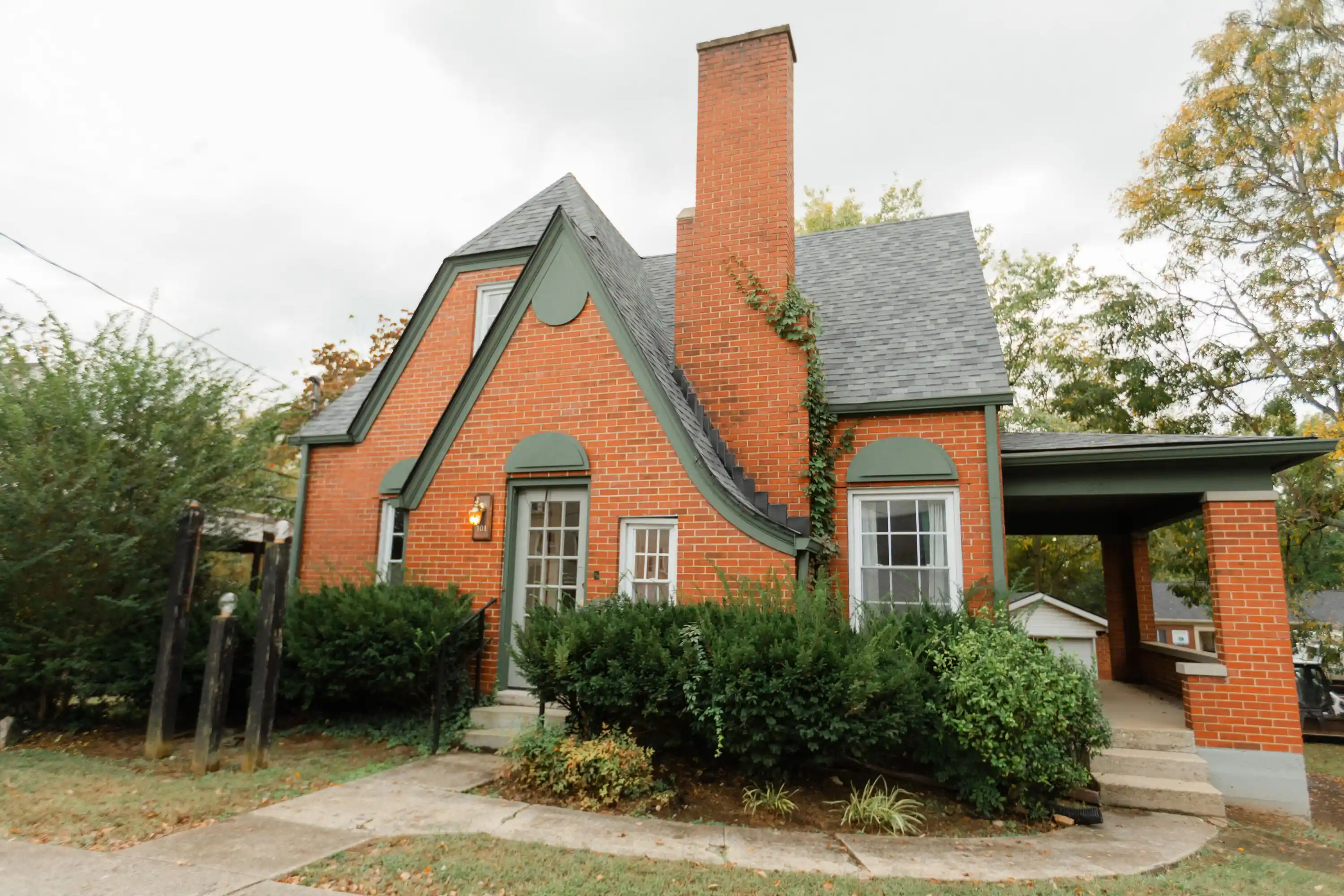 Photo 1 of Sale Pending at 301 W Mount Vernon St, Somerset, KY 42501 | MLS# 26029111 | Listing updated on 2026-10-24