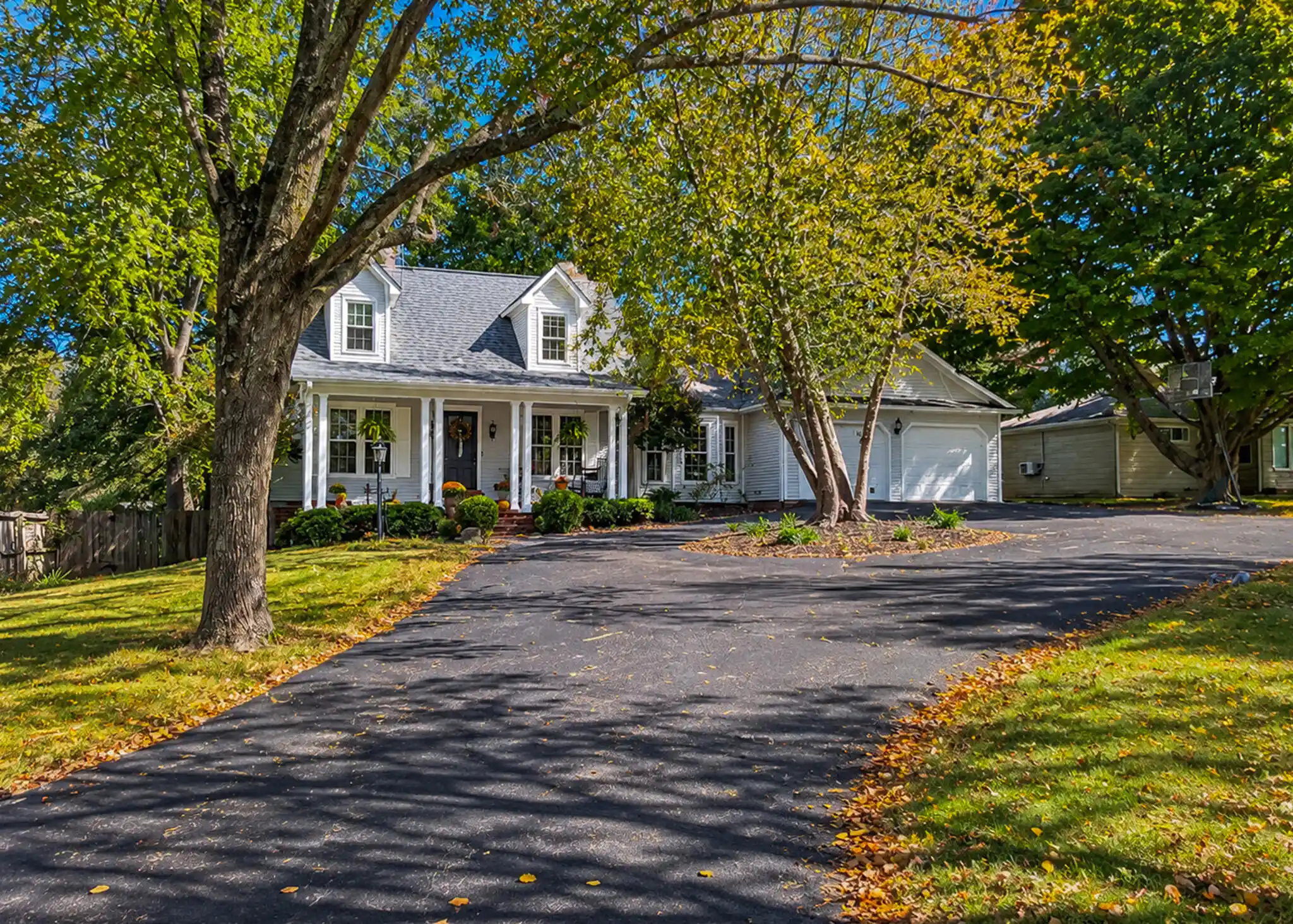 Photo 1 of Single family home for sale at 3944 Old Us Hwy 45, Paducah, KY 42003 | MLS# 26029411 | Listing updated on 2026-10-27