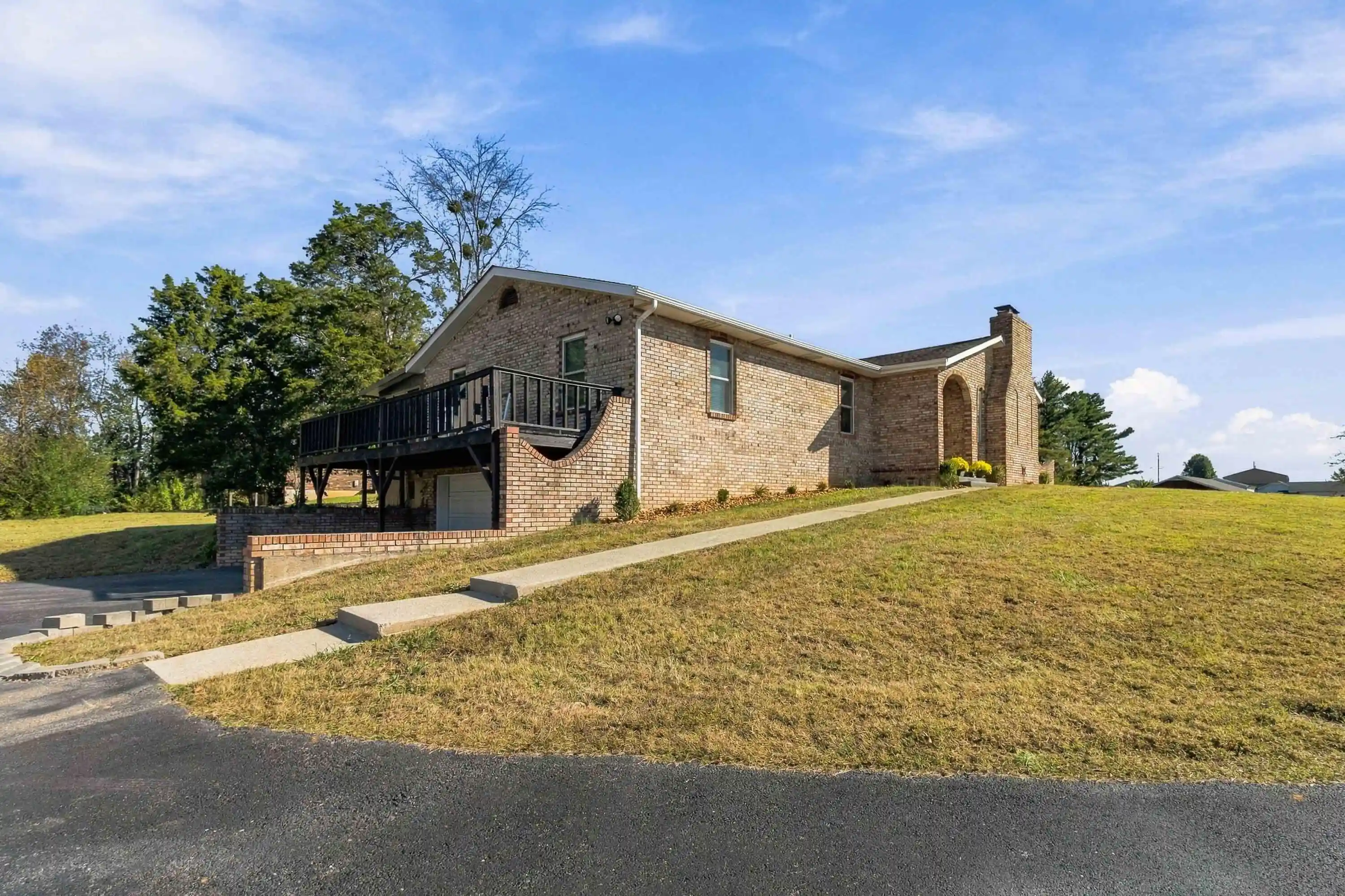 Photo 1 of Single family home for sale at 2270 Oak Hl Rd, Somerset, KY 42503 | MLS# 26029522 | Listing updated on 2026-10-26