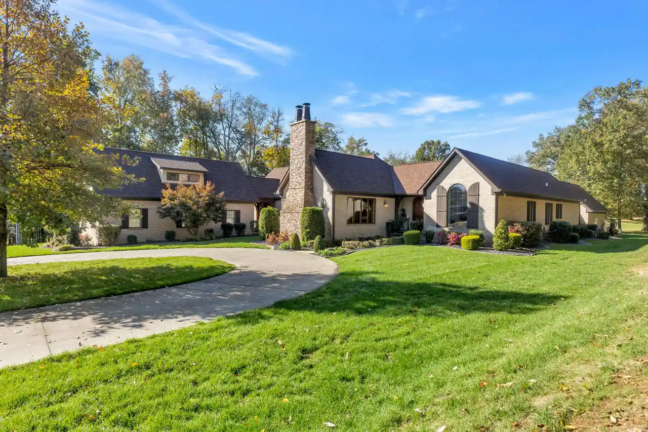 Single family home for sale at 647 Gibbs Store Rd, Murray, KY 42071 | MLS# 26030049