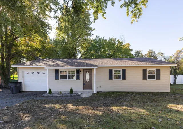 Single family home for sale at 780 Eden Dr, Paducah, KY 42003 | MLS# 26029858