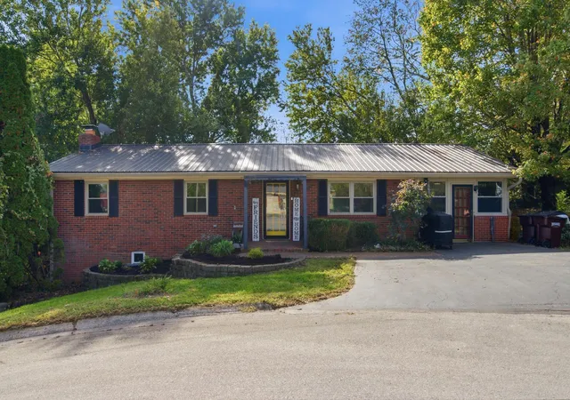 Single family home for sale at 122 Azalea Ct, Mount Sterling, KY 40353 | MLS# 26029836