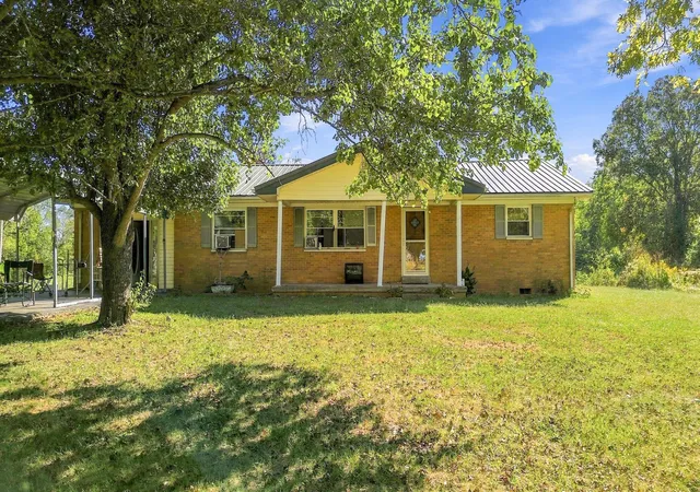 Single family home for sale at 6204 Mount Zion Rd, East Bernstadt, KY 40729 | MLS# 26029961