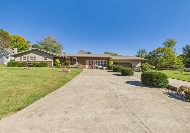 Single family home for sale at 96 Maplewood Cir, Murray, KY 42071 | MLS# 26029968