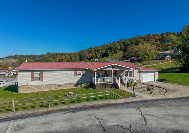 Photo 1 of Single family home for sale at 640 Broadway St, West Liberty, KY 41472 | MLS# 26029963 | Listing updated on 2026-10-30