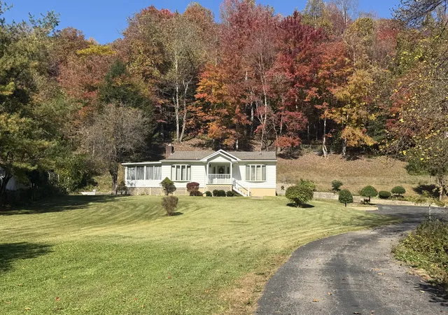 Photo 1 of Single family home for sale at 2124 Highway 119, Baxter, KY 40806 | MLS# 26029947 | Listing updated on 2026-10-29