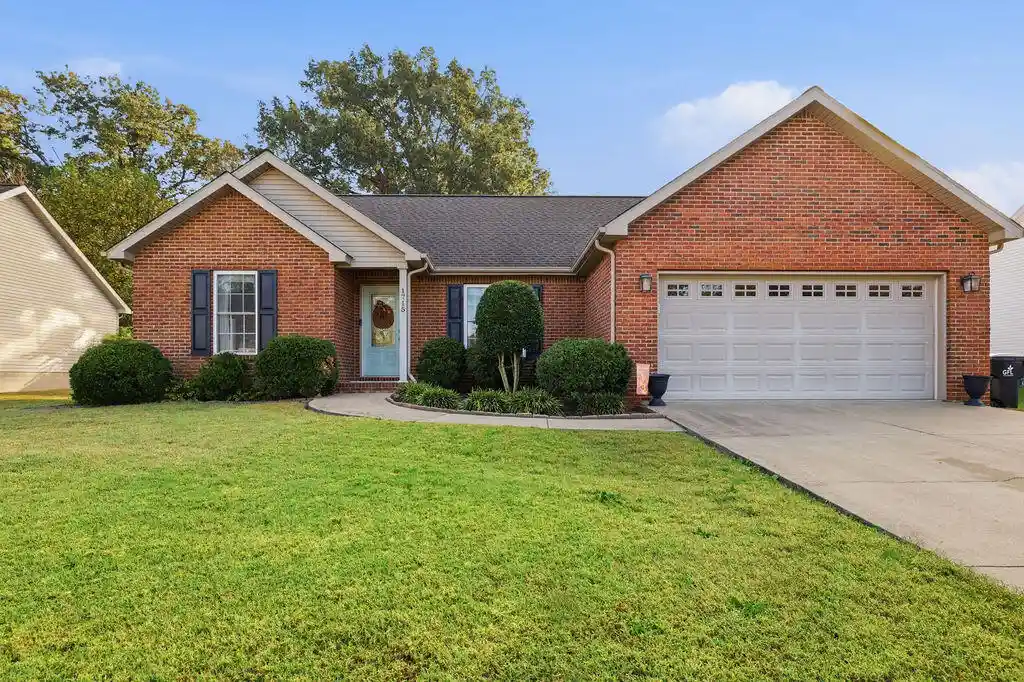 Single family home for sale at 1715 Doran Rd, Murray, KY 42071 | MLS# 26030052