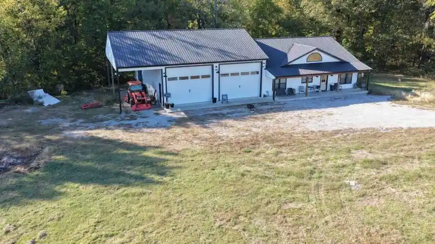 Single family home for sale at 1900 Krebs Sta Rd, Paducah, KY 42003 | MLS# 26030064