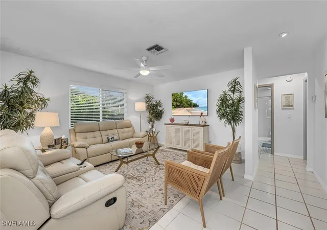 Photo 4 of Sale Pending at 1255 Illinois Dr, Naples, FL 34103 | MLS# 225035846 | Listing updated on 2025-11-05