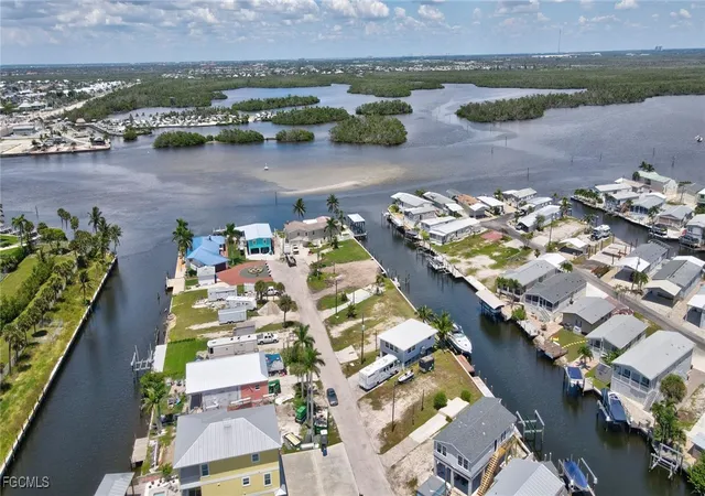 Photo 3 of Land for sale at 856 Oak St, Fort Myers Beach, FL 33931 | MLS# 2025006484 | Listing updated on 2026-10-01