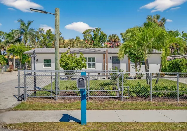 Photo 1 of Sale Pending at 4699 Duera Mae Dr, Fort Myers, FL 33908 | MLS# 2025014593 | Listing updated on 2025-10-17