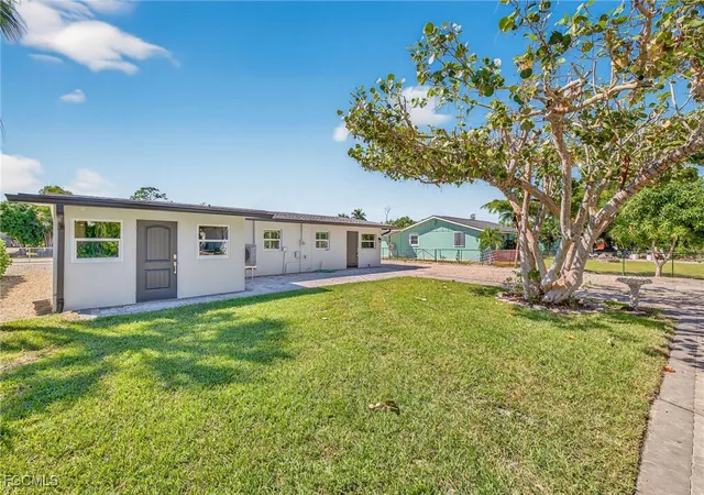 Photo 3 of Sale Pending at 4699 Duera Mae Dr, Fort Myers, FL 33908 | MLS# 2025014593 | Listing updated on 2025-10-17