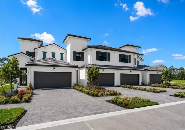 Photo 4 of Townhouse for sale at 6085 Barbara Cir, Naples, FL 34112 | MLS# 225044314 | Listing updated on 2026-08-31