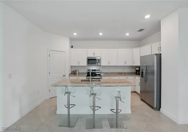 4th image of 13952 Hunter Oak Dr, Fort Myers, FL 33913 | MLS# 225052217