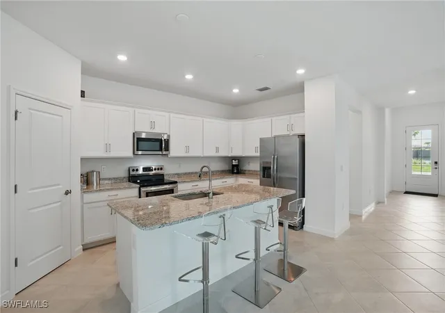 5th image of 13952 Hunter Oak Dr, Fort Myers, FL 33913 | MLS# 225052217