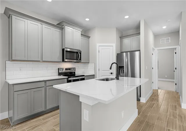 5th image of 4110 Sw Santa Barbara Pl, Cape Coral, FL 33914 | MLS# 225000474