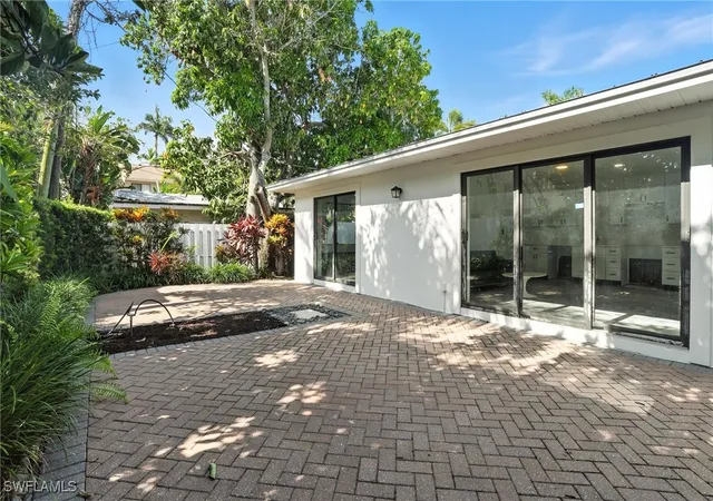 3rd image of 721 9Th St S, Naples, FL 34102