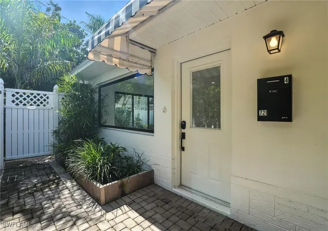 4th image of 721 9Th St S, Naples, FL 34102
