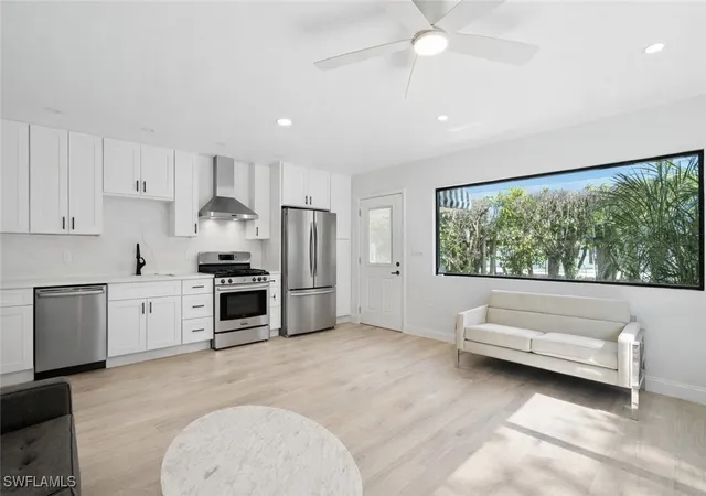 2nd image of 721 9Th St S, Naples, FL 34102