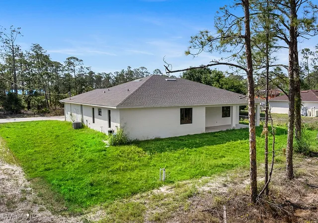 Photo 4 of Single family home for sale at 902 Williams Ave, Lehigh Acres, FL 33972 | MLS# 225006371 | Listing updated on 2026-04-14