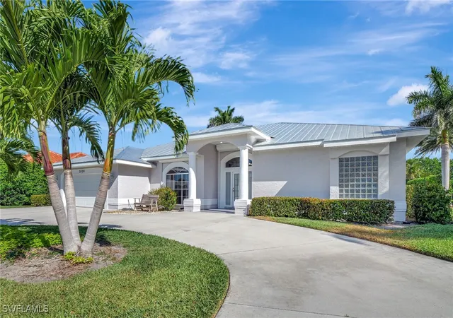 Photo 2 of Single family home for sale at 2024 Imperial Cir, Naples, FL 34110 | MLS# 225029781 | Listing updated on 2026-08-31
