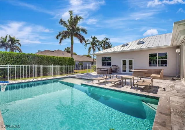 Photo 3 of Single family home for sale at 2024 Imperial Cir, Naples, FL 34110 | MLS# 225029781 | Listing updated on 2026-08-31