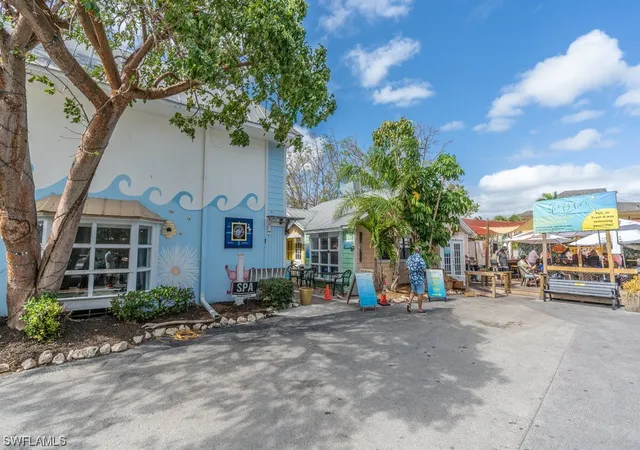 2nd image of 10 Tampa Pl, Marco Island, FL 34145