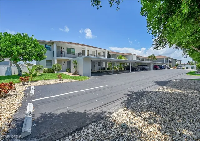 2nd image of 131 Sw 47Th Ter, Cape Coral, FL 33914