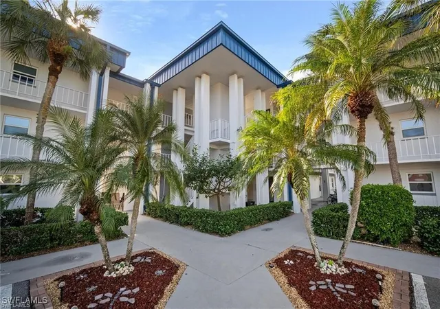 Homes for sale in Fort Myers, FL | 1828 Pine Vly Dr, Fort Myers, FL 33907