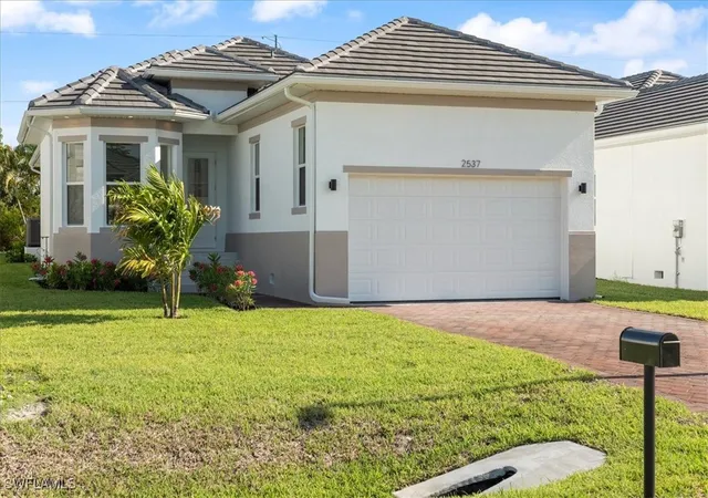 Photo 1 of Single family home for sale at 2537 Linda Dr, Naples, FL 34112 | MLS# 225002133 | Listing updated on 2026-07-08