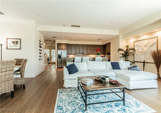 Listing Photo 5 - Condo for sale in building located at 1001 10Th Ave S, Naples, FL 34102 - Unit #211