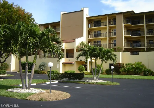 Condominium at 4013 Se 20Th Pl #302, Cape Coral, FL 33904 | MLS# 215062625 |  | Sold on 2016-01-29