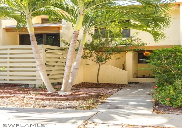 Condominium at 8765 Lateen Ln #105, Fort Myers, FL 33919 | MLS# 217029111 | | Sold on 2017-06-12