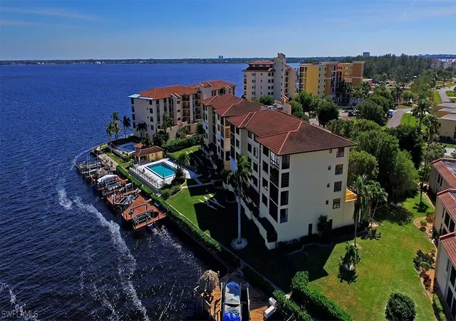 Condominium at 4013 Se 20Th Pl #403, Cape Coral, FL 33904 | MLS# 218008694 | | Sold on 2018-04-06