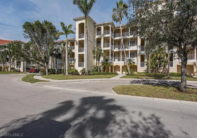 Condominium at 4873 Hampshire Ct #5-301, Naples, FL 34112 | MLS# 217076341 | | Sold on 2019-04-03