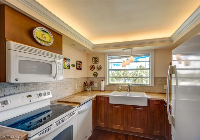 Condominium at 4372 27Th Ct Sw #2-302, Naples, FL 34116 | MLS# 219038082 | | Sold on 2019-09-13