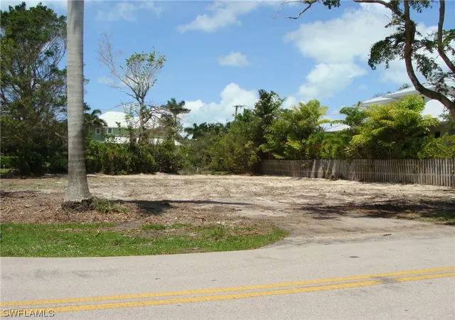 Photo 4 of Land for sale at 695 Broad Ave S, Naples, FL 34102 | MLS# 223033649 | Listing updated on 2026-01-11