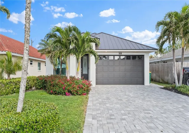 Photo 1 of Single family home for sale at 561 94th Avenue N, Naples, FL 34108 | MLS# 225003055 | Listing updated on 2026-01-10
