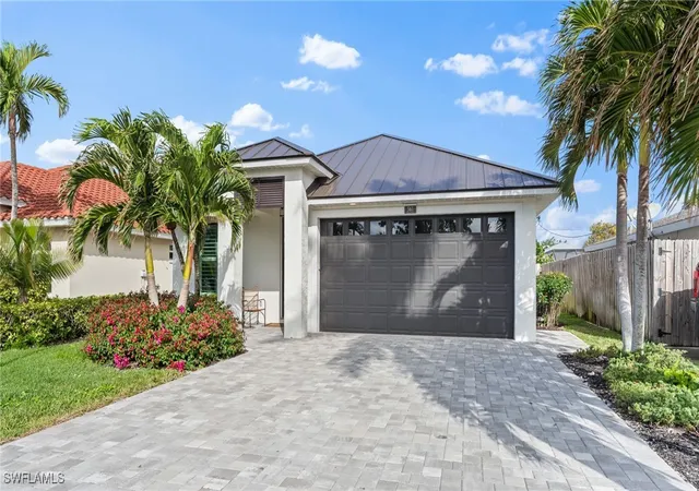 Photo 2 of Single family home for sale at 561 94th Avenue N, Naples, FL 34108 | MLS# 225003055 | Listing updated on 2026-01-10